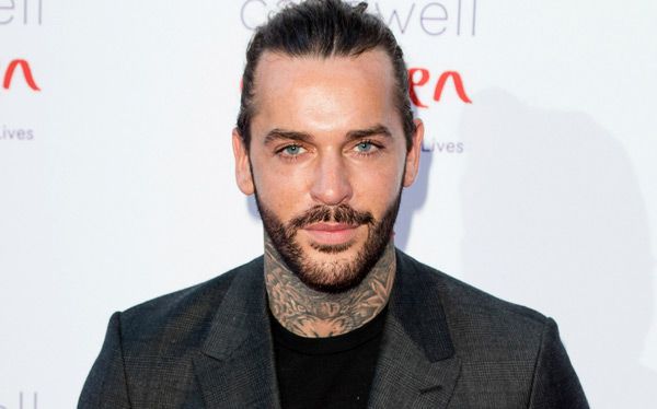 How tall is Pete Wicks?